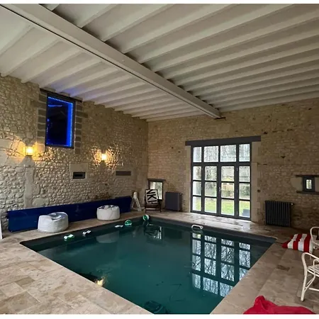 Farm stay Manoir Avec Piscine Interieure Chauffee Saint-Ouen-de-la-Cour
