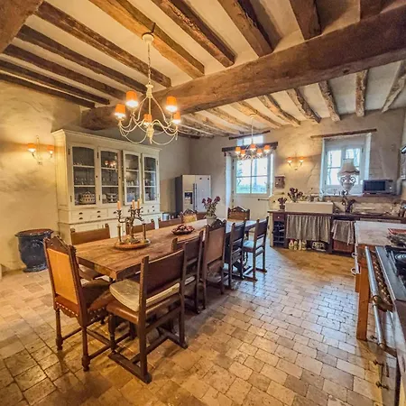 Le Manoir De Saint-ouen Avec Piscine Chauffee Interieure Фермерский дом Saint-Ouen-de-la-Cour