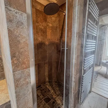 Manoir Avec Piscine Interieure Chauffee 农家乐 Saint-Ouen-de-la-Cour
