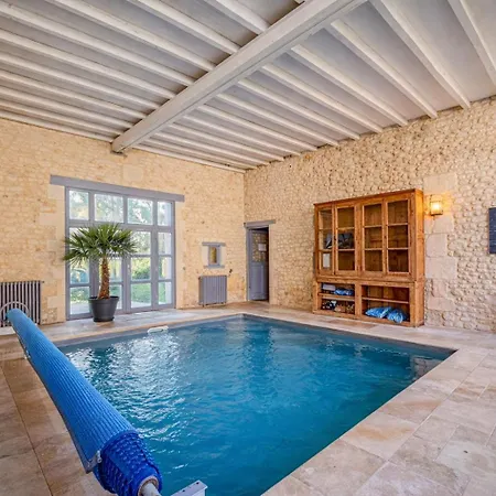 Agroturismo Le Manoir De Saint-ouen Avec Piscine Chauffée Intérieure