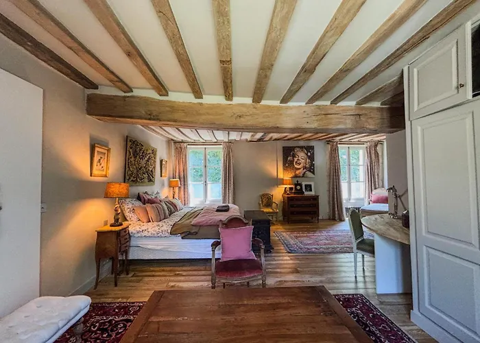 Farm stay Le Manoir De Saint-ouen Avec Piscine Chauffee Interieure *