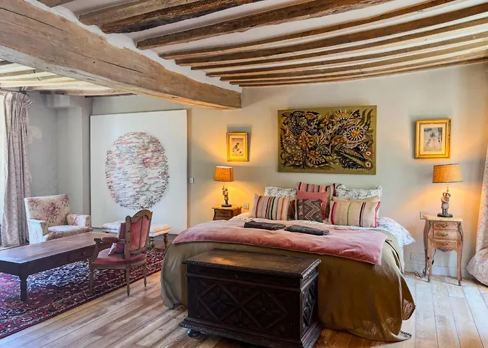 Farm stay Le Manoir De Saint-ouen Avec Piscine Chauffee Interieure *