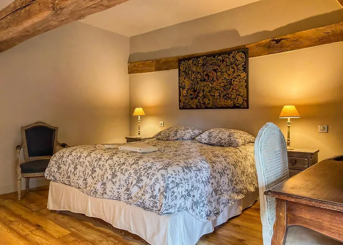 Farm stay Le Manoir De Saint-ouen Avec Piscine Chauffee Interieure