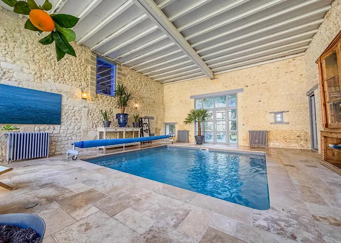 Le Manoir De Saint-ouen Avec Piscine Chauffee Interieure Farm stay