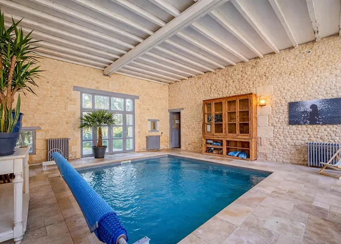 Çiftlik konaklama Le Manoir De Saint-ouen Avec Piscine Chauffee Interieure